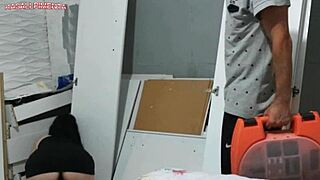 Amateur Housewife Seduces Installer Pays Service With Her Wet Pussy