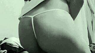 tanguita hilo on skinny teen ass... te gusta? 🔥🍑