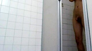 Real couple showers in bathroom with wet homemade cowgirl riding