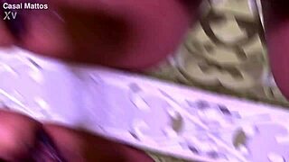 como eu rasguei a roupa dela e gozei na bundinha dela?