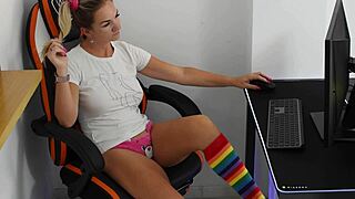 hey milf, you watching that porn while fingering your shaved pussy?