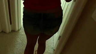 Does this teen crave her lover's rubbing fingers?