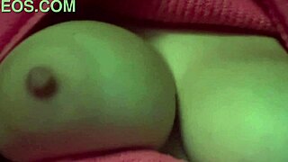 como essas tetas enormes da milf italiana artemisia love balançam loucamente?