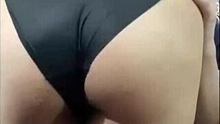 encuerando a doña mary en su cuarto sola