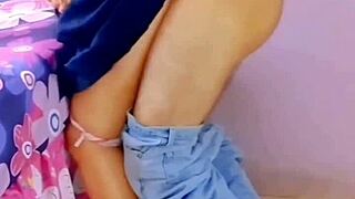 Professor pumps tight chochito first time. Real casero creampie in public outdoor anal