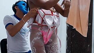 omg this 22yo twink stares while i whore-dance for him 🔥💃