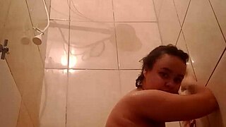 gostosa shows off huge pussy in steamy bath fingering orgasm