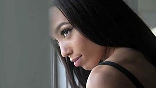 Jewelz Blu scissors Alexis Tae's trimmed pussy then devours it wet