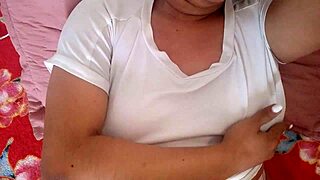 que alguien me desbarate mi coño estrecho mientras tanto me masturbo solita real casero amateur