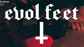 Who Wants to Lick My Pussy and Feet?!