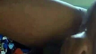 os pentelhos da buceta ficam todos gosmentos depois de várias gozadas quentes