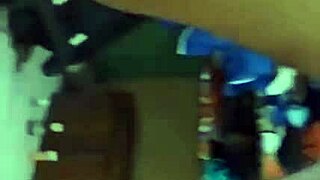 os pentelhos da buceta ficam todos gosmentos depois de várias gozadas quentes