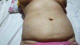 😍 cute indian bhabi loving this steamy body massage session 🔥