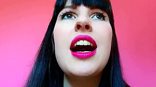 Leanne Richardson's sexy curves tease your deepest fantasies tonight