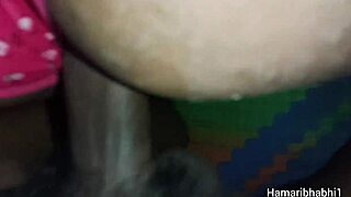 Desi Indian Aunty's Tight Pussy Closeup Fucked In Hot Saree