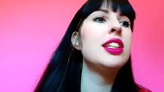 Leanne Richardson's sexy curves tease your deepest fantasies tonight