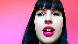 Leanne Richardson's sexy curves tease your deepest fantasies tonight