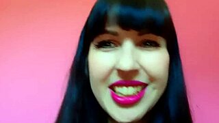 Leanne Richardson's sexy curves tease your deepest fantasies tonight