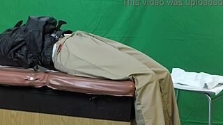 yo scarlett johnson gets her pussy inspected deep in this medical check