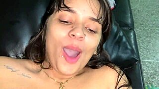 colombian teen lesbian licks hermanastra pussy missionary style