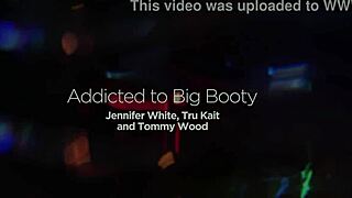 whoa check out jennifer white and tru kait's massive asses in steamy threesome! 🍑🍑🔥