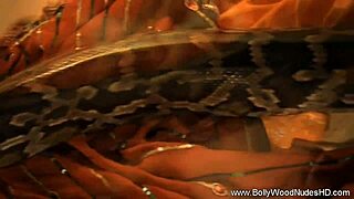 gorgeous indian woman reveals her natural body beauty