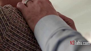 Daily Quickies: Executive Secretary Rides Cowgirl