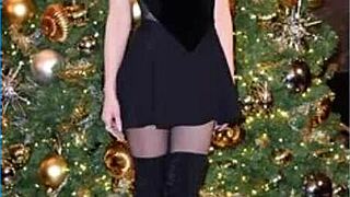 Jerk off to Gwen Stefani's sexy long legs tease!