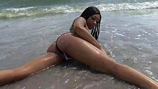 ebony babe waves big ass on beach fucking dildo publicly 😈🍑🌊