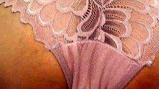 anh ấy vội chịch em không kịp cởi quần từ phía sau