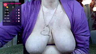 Hey check this mature milf webcam slut ripping pantyhose to cum hard