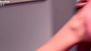 she's got perfect pretty toes - worship them till i cum hard