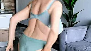 mature milf spreads pussy wide open begging for fingers