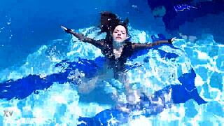 Skinny brunette latina jessica bunny in latex suit dives for underwater pussy ass play