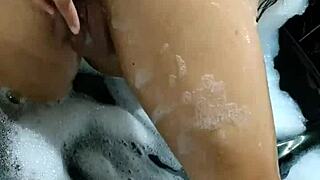 Na Banheira Do Motel, Morena Gaucha Hot Masturbates Wildly To Orgasm On Giant Dildo