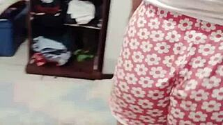 Descriptive Latina Housewife Auroraestelar urinates and masturbates in shower bath