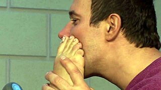 jasmine forces boyfriend to worship feet before cowgirl pussy ride