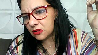 gostosa sogra teases with her erotic curves