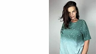 Big tits milf reveals facesitting fetish on holiday