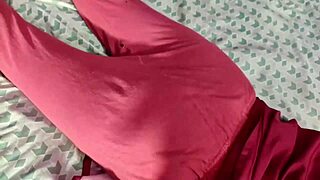 Desi bhabhi's armpit ass play at friend's wedding turns dirty