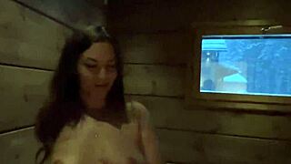 Une Jolie Fran�aise Horny Se Masturbe Avec Dildo Dans Son Chalet!?