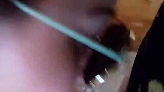 me encanta mamarle la verga y hacerlo venirse en mi boca... ¡qué rico!