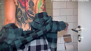 Hot Girlfriend Shower Pussy Suck Cums On Face!