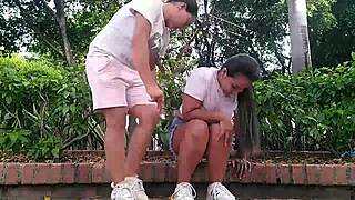 Two Horny Lesbians Masturbate Coños in Public Park Thrill