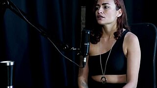 Safada Shows Boquete Skills Sucking Bia Hot's Sheer Red Peitos