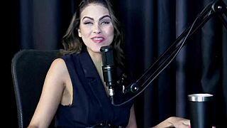 Safada Shows Boquete Skills Sucking Bia Hot's Sheer Red Peitos