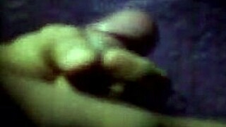 Intense close-up handjob in veracruz cyber booth grips tight