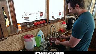 Helpful stepson earns stepmom's wet pussy hard fuck reward?