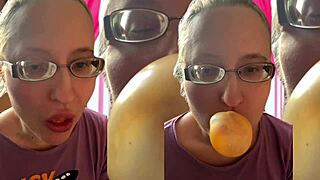 Chew this asmr bubble gum fetish with glasses on 😍🔥