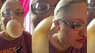 Chew this asmr bubble gum fetish with glasses on 😍🔥